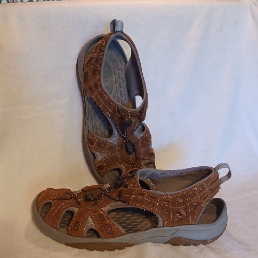 Clarks Privo Brown Sandals with Textured Sole Size 10